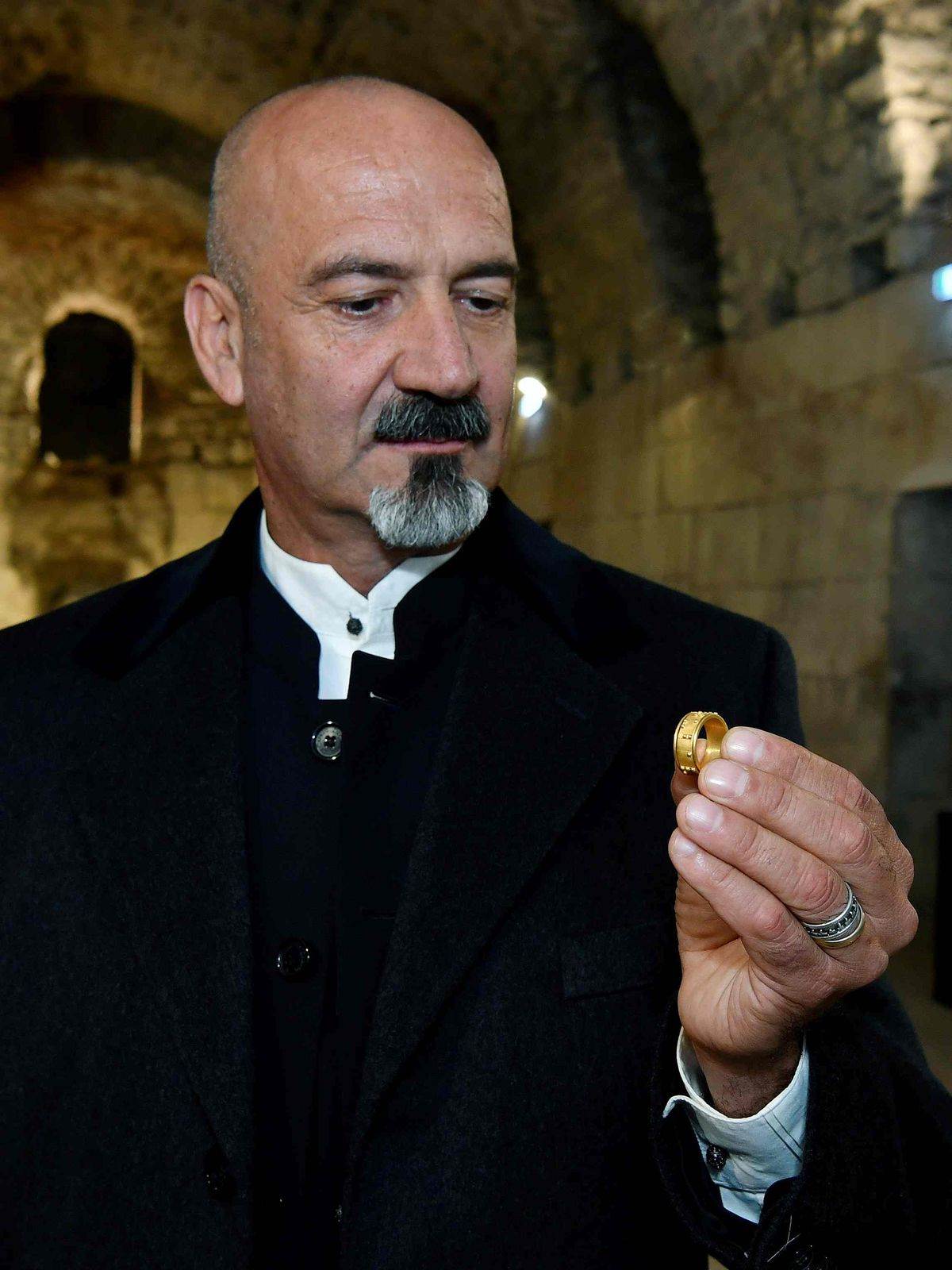 prsten Ljubav_autor Feda Aaron Bucic.jpg