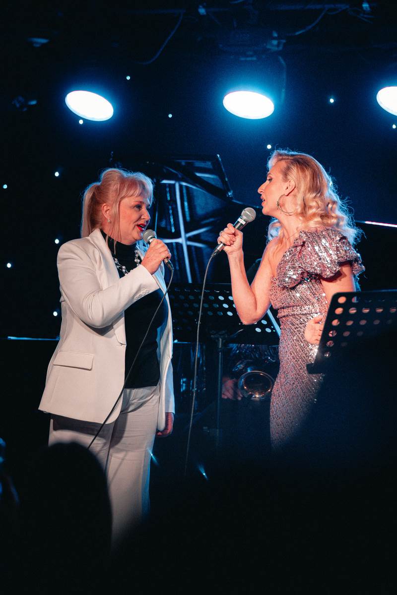 Lidija Horvat Dunjko i Irma Dragičević pjevaju Nostalgiju.jpg