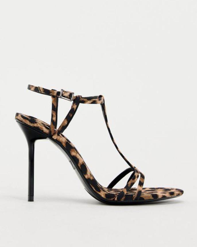 SANDALE S VISOKIM POTPETICAMA I ŽIVOTINJSKIM PRINTOM/ ZARA/ 29,95 EUR