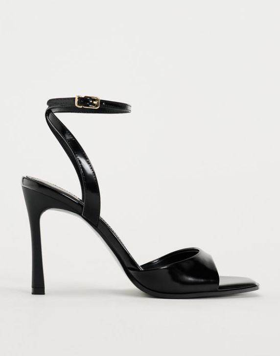 SANDALE LAKIRANOG IZGLEDA S POTPETICOM/ ZARA/ 29,95 EUR