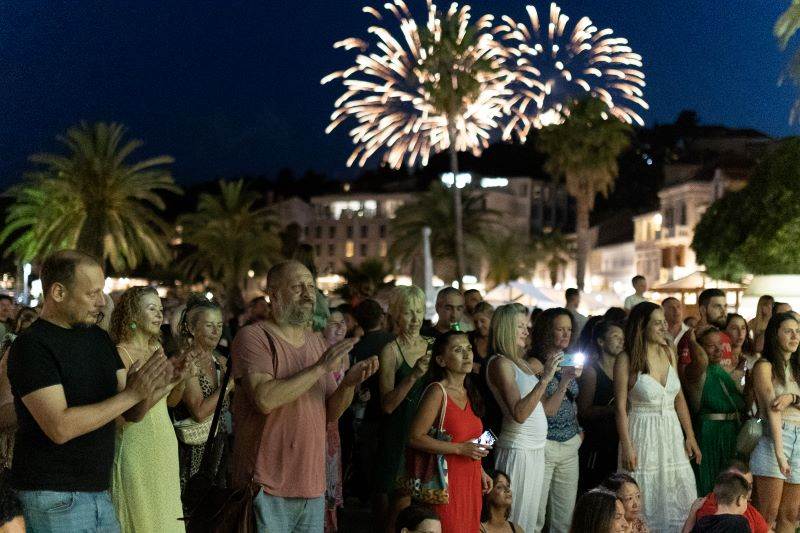 HVAR SALSA 8-small.jpg