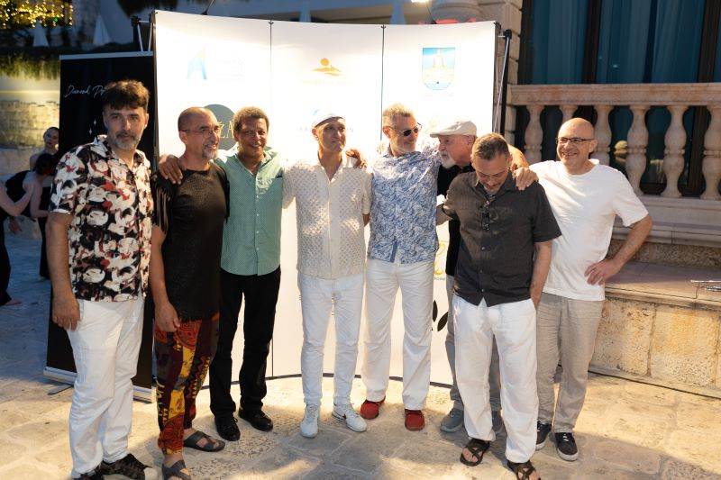 HVAR SALSA CUBISMO -small.jpg