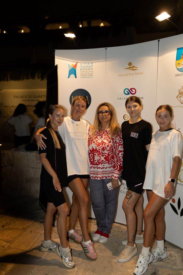 HVAR SALSA IRENA VILICIC ORGANIZATORICA I HOSTESE.jpg