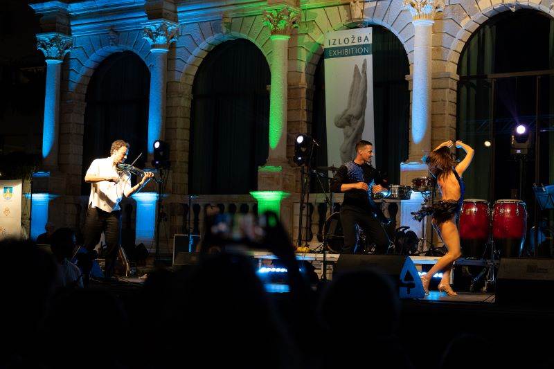 HVAR SALSA PLES5-small.jpg