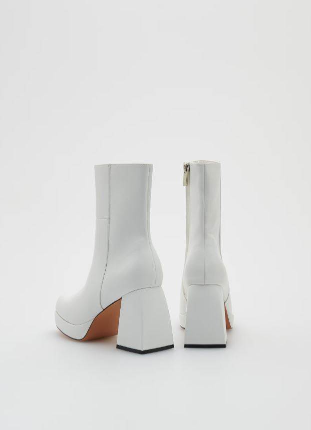 Čizme s visokom potpeticom/ Reserved/ 10,99 eur