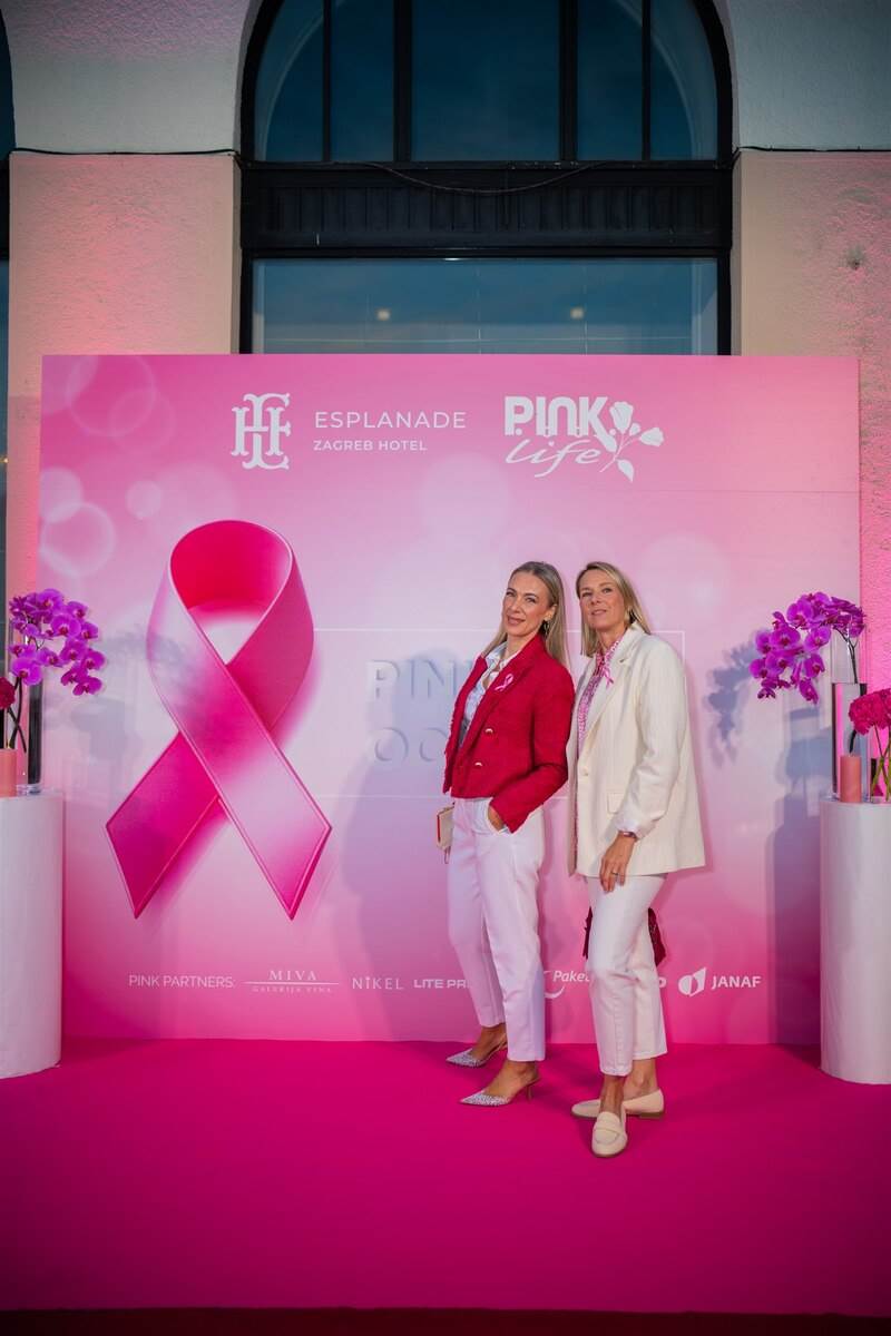 Mjesec ruzicaste vrpce - osvjetljavanje hotela Esplanade 2024 - fotograf Zlatko Prkacin (14).jpg