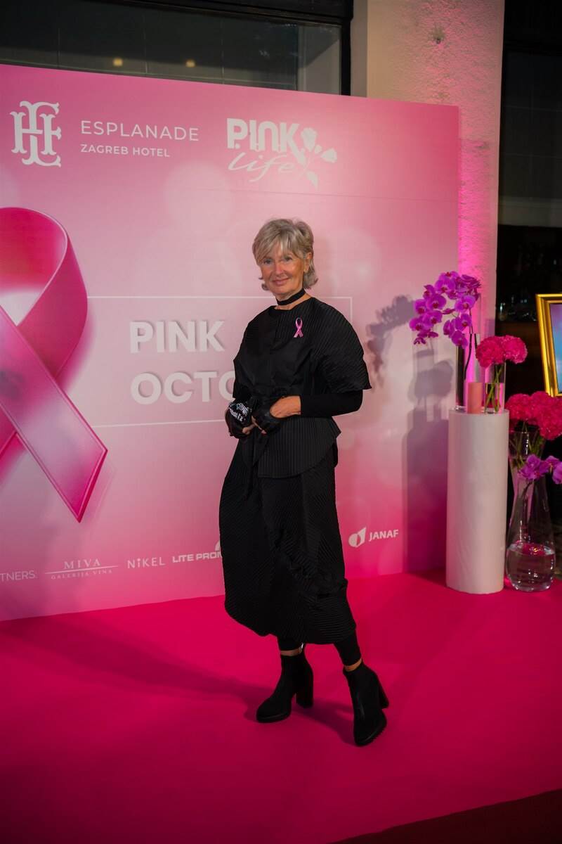 Mjesec ruzicaste vrpce - osvjetljavanje hotela Esplanade 2024 - fotograf Zlatko Prkacin (88).jpg