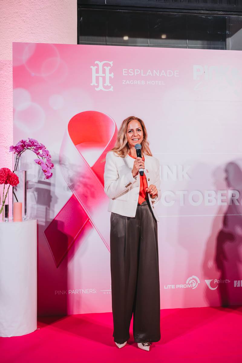 Mjesec ruzicaste vrpce - osvjetljavanje hotela Esplanade 2024 - fotograf Bruno Fantulin (14).jpg