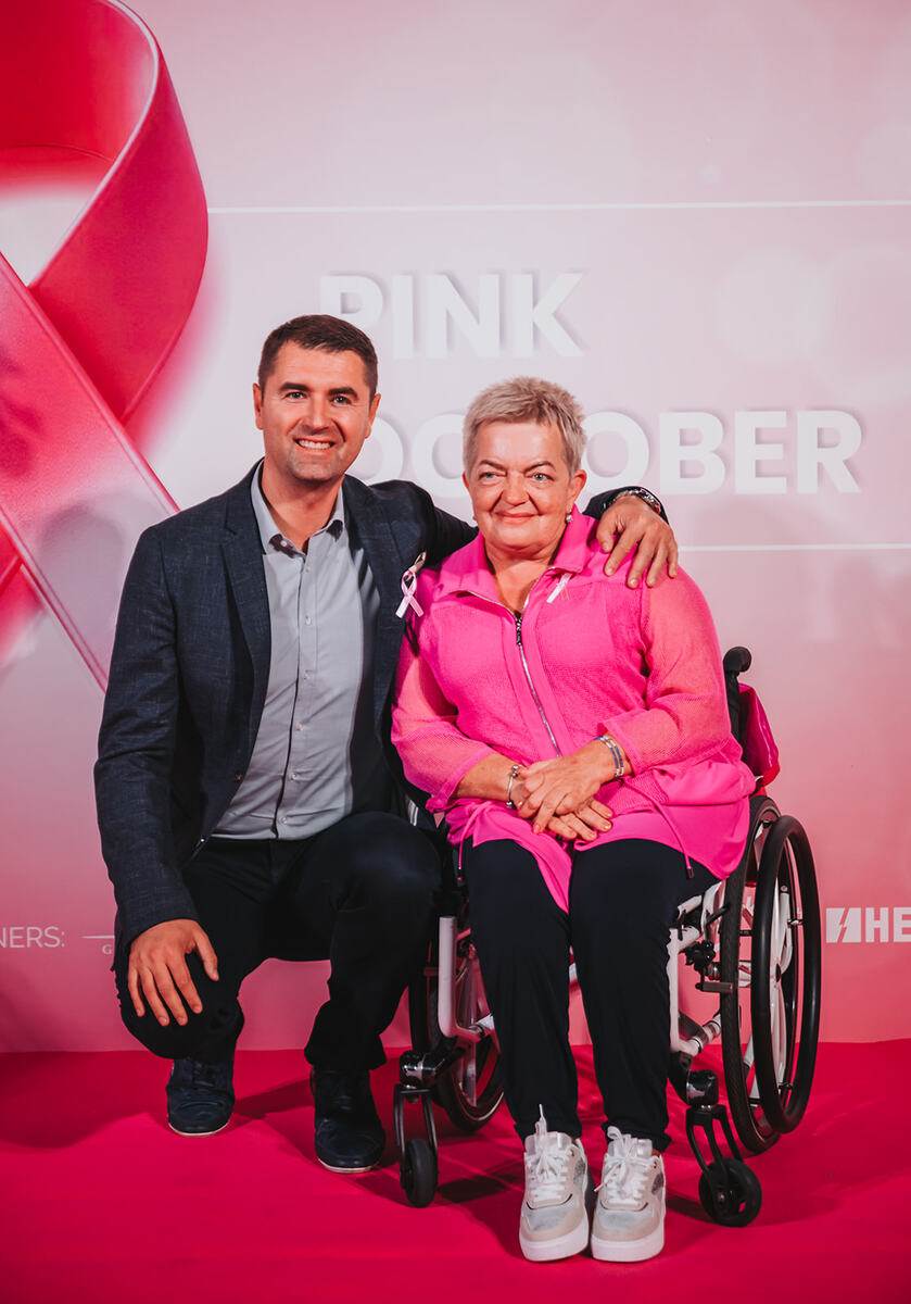 Mjesec ruzicaste vrpce - osvjetljavanje hotela Esplanade 2024 - fotograf Bruno Fantulin (118).jpg