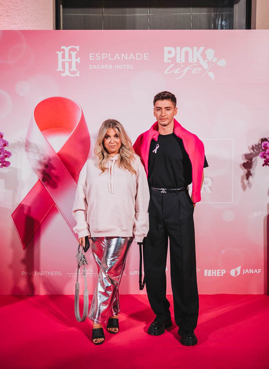 Mjesec ruzicaste vrpce - osvjetljavanje hotela Esplanade 2024 - fotograf Bruno Fantulin (119).jpg