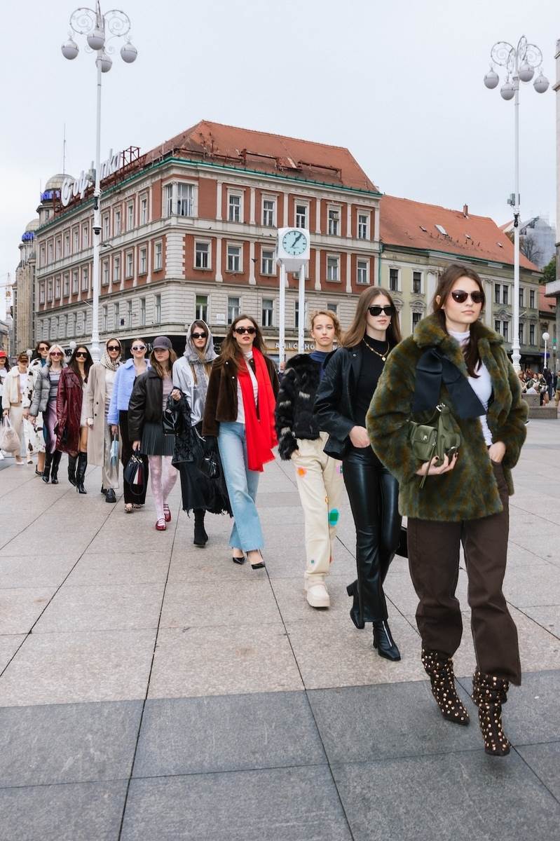 Modna revija na tračnicama15.jpg