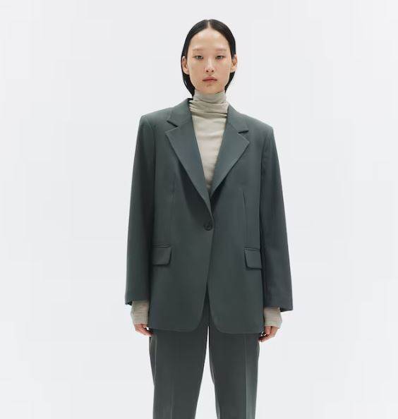 Single-breasted blazer/ H&M/ 39,99 EUR