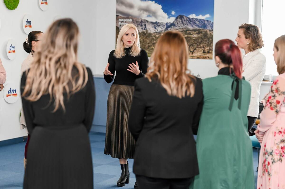 DM i P.I.N.K. Life_RG (4).jpg