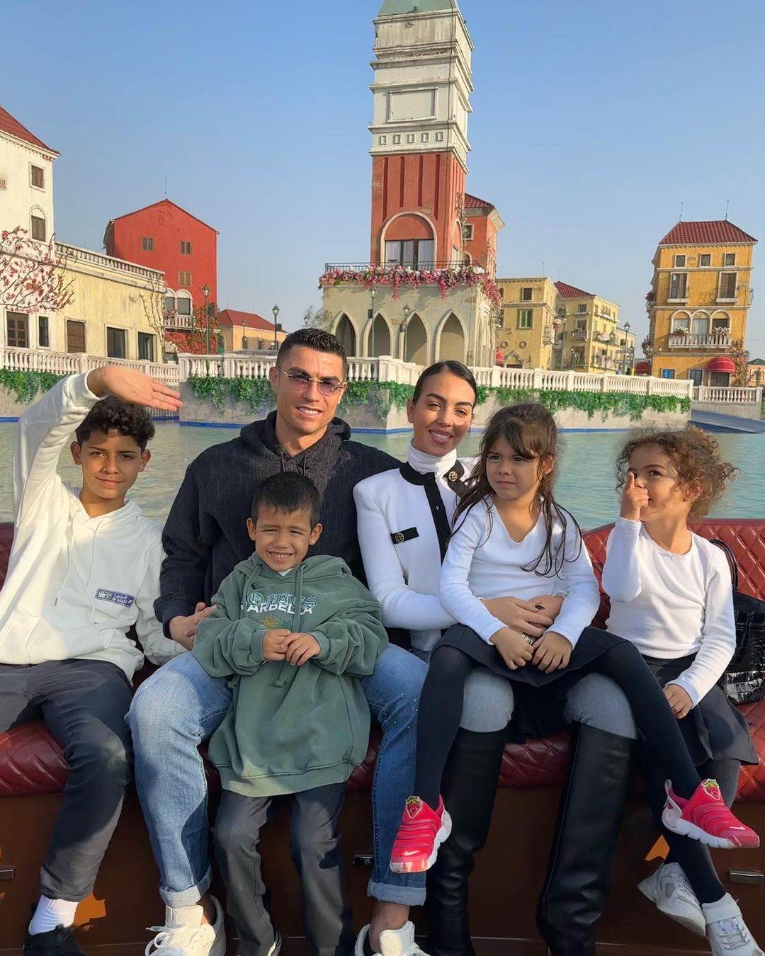 Cristiano Ronaldo i Georgina Rodriguez u lunaparku