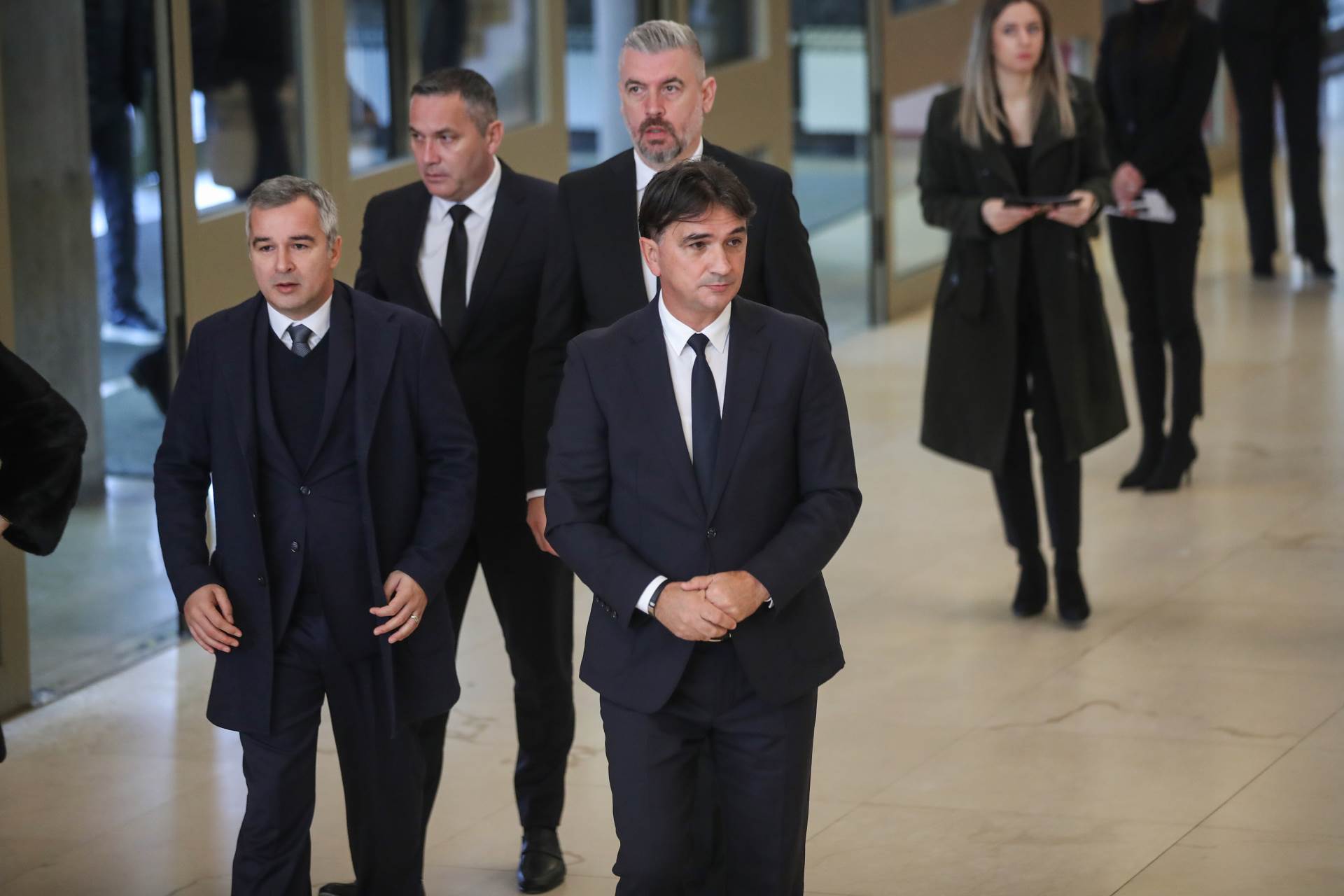 Dominik Livakovic i Iva Olivari na pogrebu Miroslava Cire Blaževica