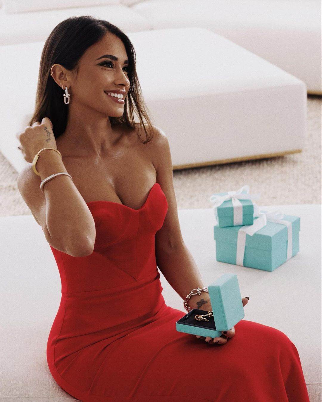 Antonela Roccuzzo u kratkoj crnoj haljini