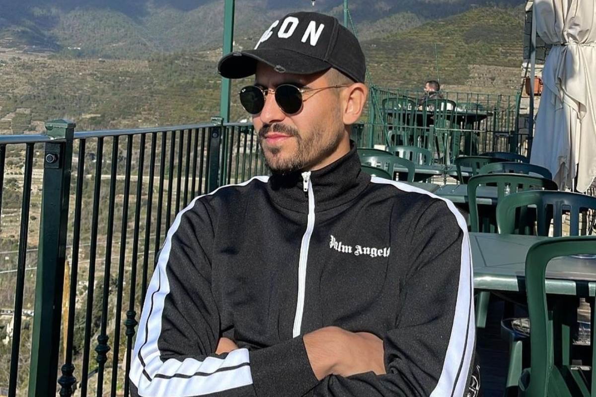 Martin Erlic radi u polju s obitelji