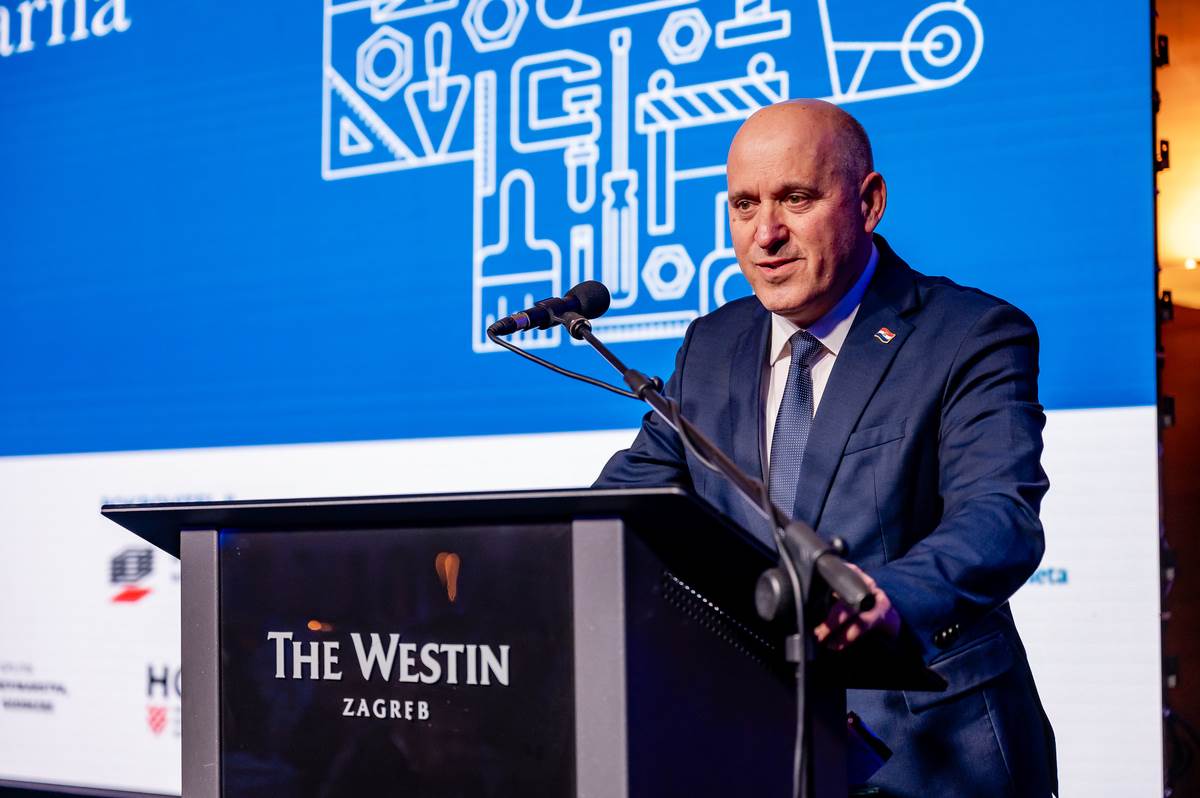 Branko Bačić Ministar prostornog uređenja graditeljstva i državne imovine i potpredsjednik Vlade RH.jpg