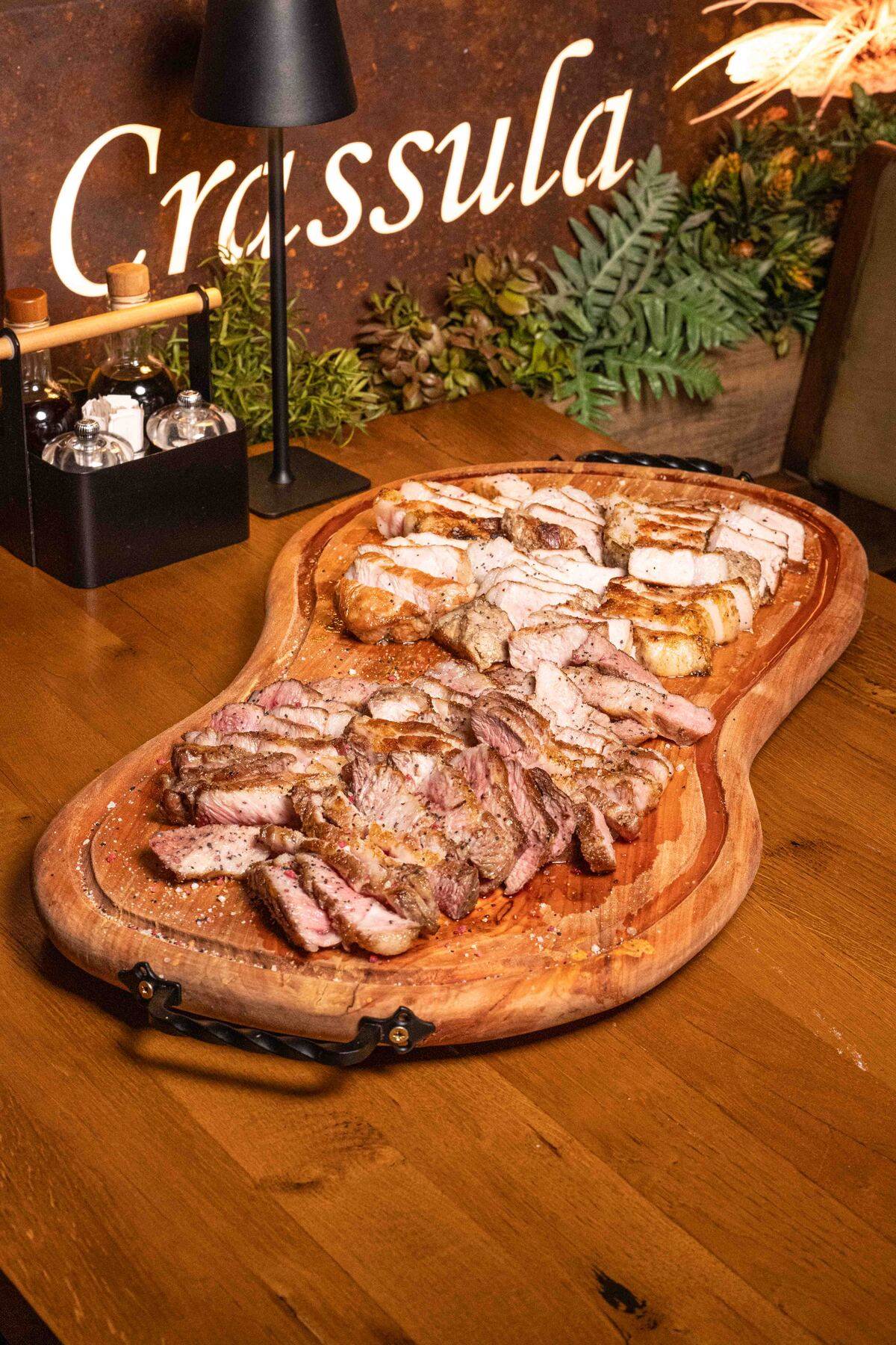 RIBEYE I STRIPLOIN CRNE SVINJE.jpg