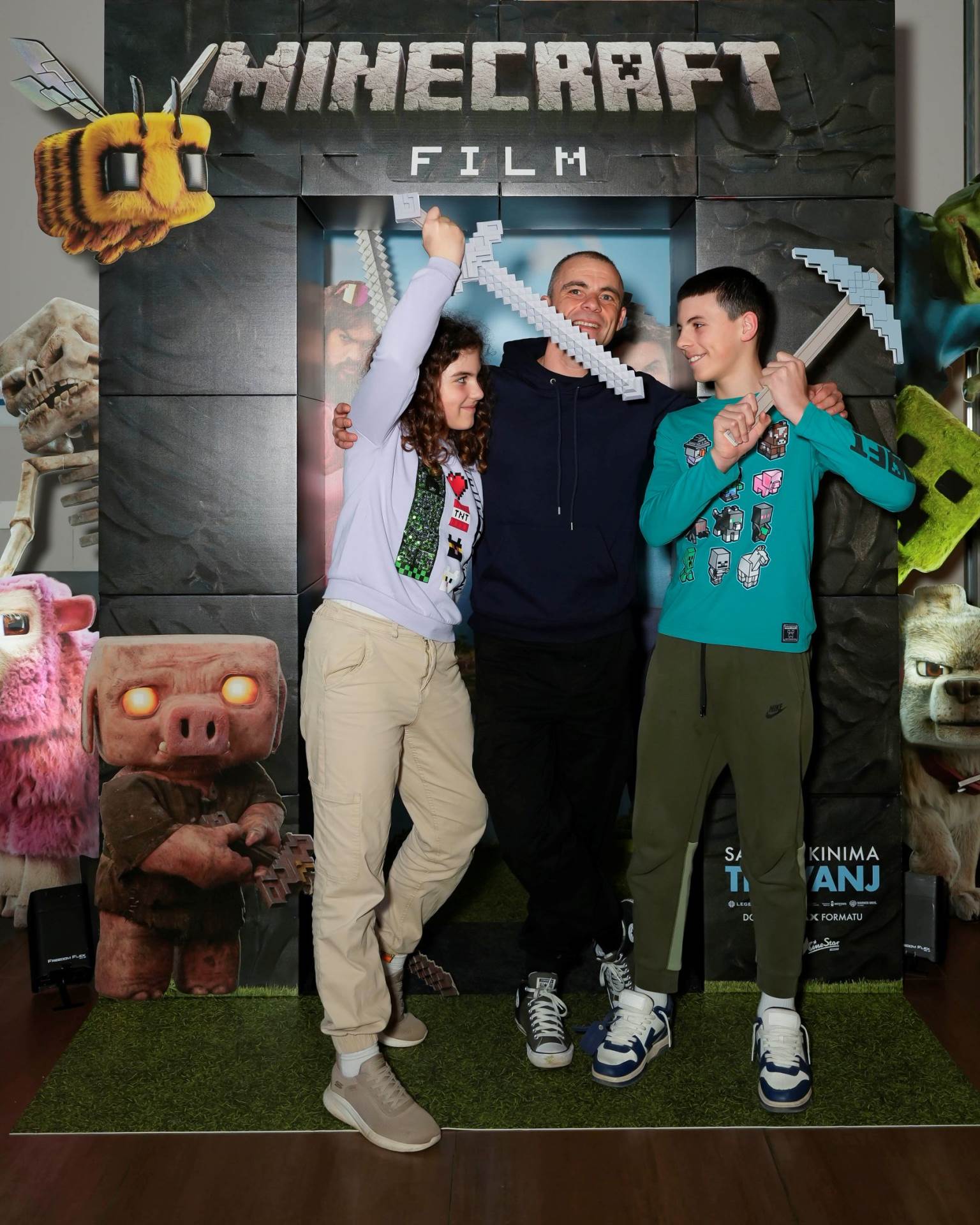 IVAN KAPOVIĆ I DJECA.jpg