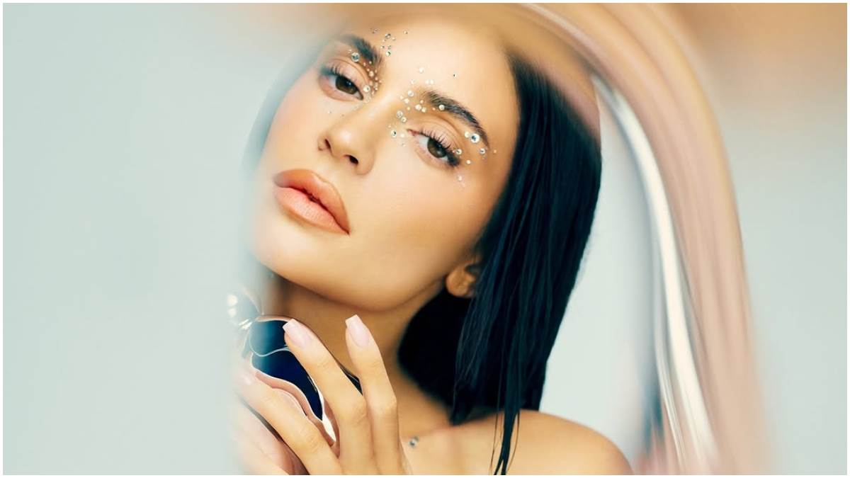 Kylie Jenner u Douglas parfumeriji.jpg