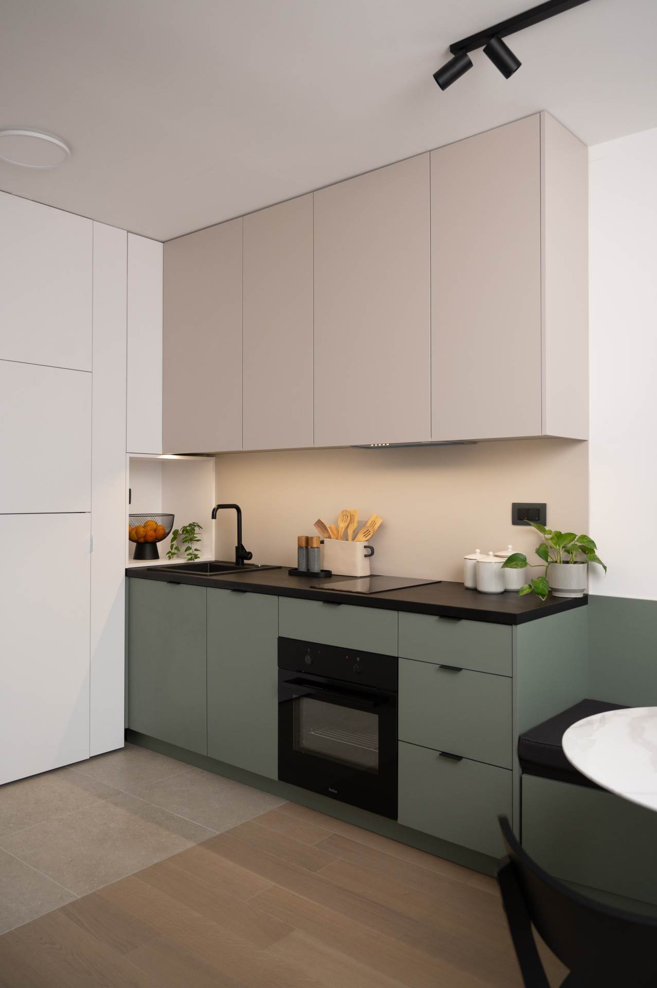 Pastelni tonovi u modernom domu (17).jpg