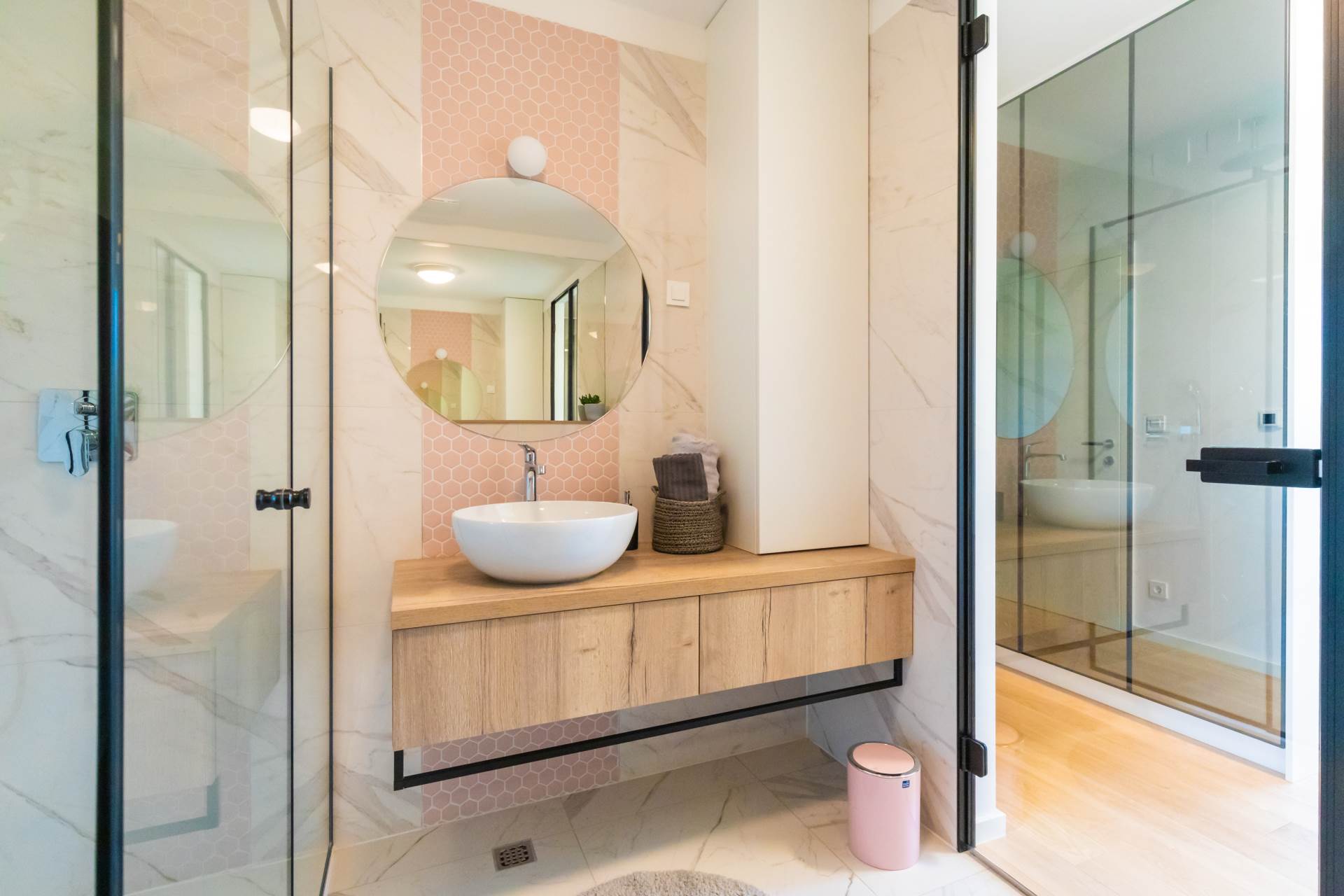 Pastelni tonovi u modernom domu (19).jpg