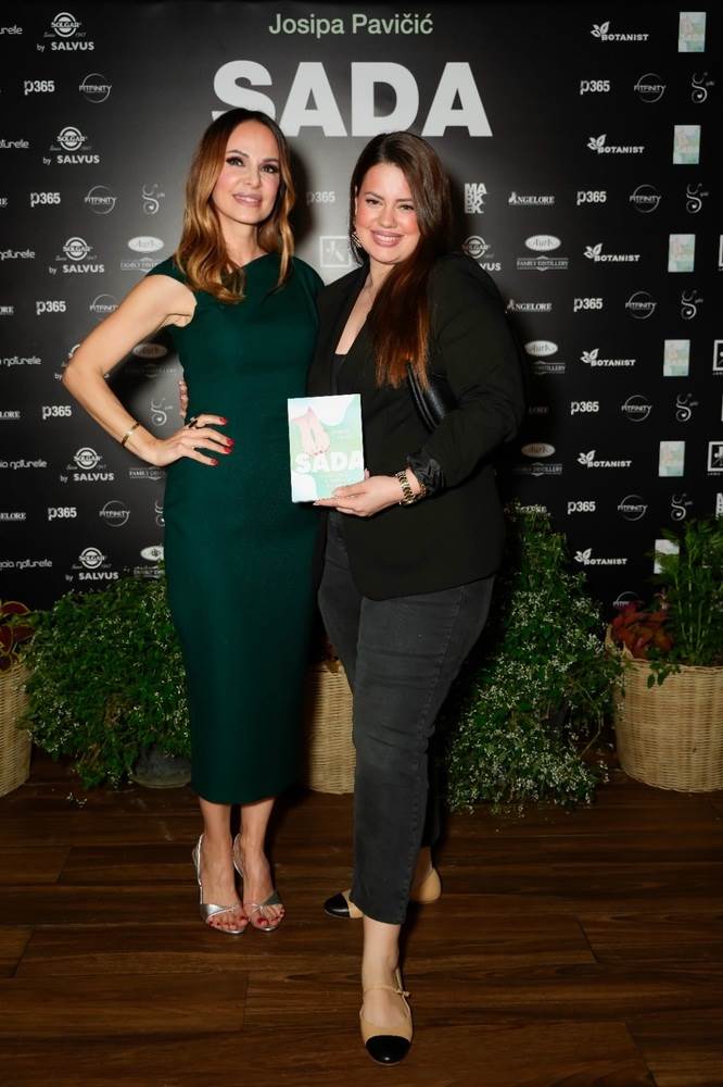 Josipa Pavicic i Lucija Lugomer.jpg