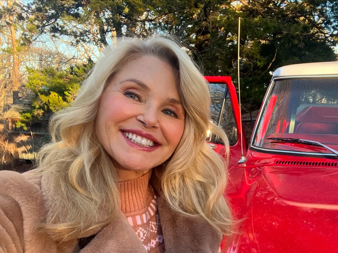 I am loving my @twrhll_  Fair-Isle sweaters ! I pair them with either my faux fur vest, or faux fur jacket depending on the weather! By the amount of compliments I’ve gotten on them… I think they would make g (1).jpg