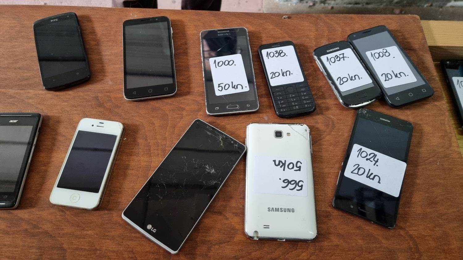 MOBITELI, BICIKLI, LAPTOPI, TORBE Bili smo na javnoj prodaji u policijskoj upravi Zagrebačkoj