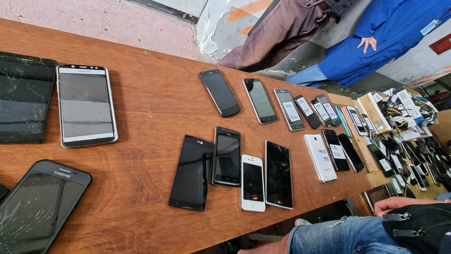 MOBITELI, BICIKLI, LAPTOPI, TORBE Bili smo na javnoj prodaji u policijskoj upravi Zagrebačkoj