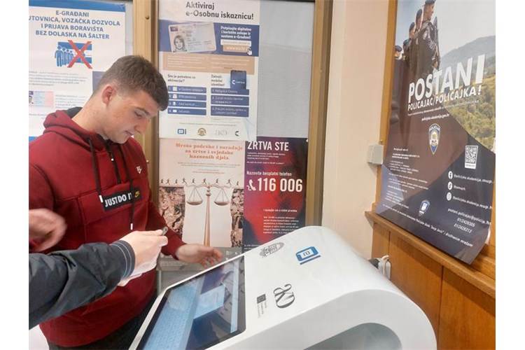 Osobna iskaznica Mobilni identitet (1).jpg