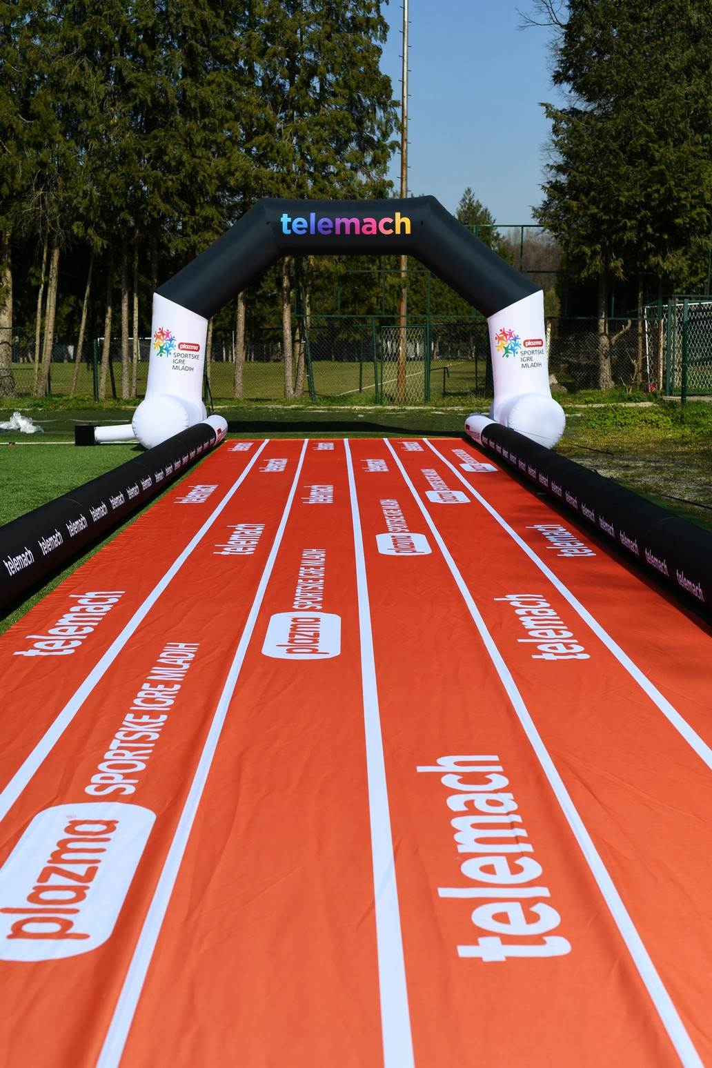 200 OSNOVNOŠKOLACA IZ PETRINJE: Natjecanje u graničaru i atletici