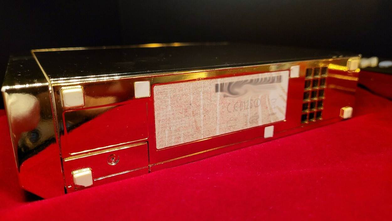 24-KARATNA WII KONZOLA Izrađena je specijalno za britansku kraljicu Elizabetu