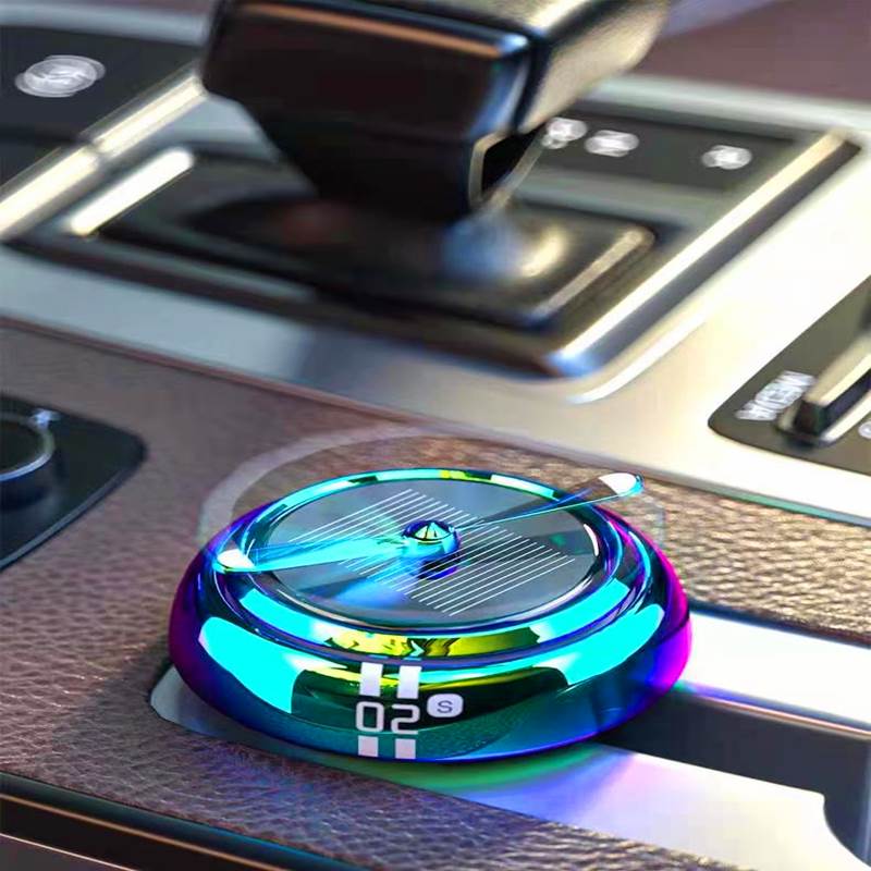 MIRISAT ĆE I IZVAN KABINE VOZILA Solarni parfem za automobil, a ima i propeler