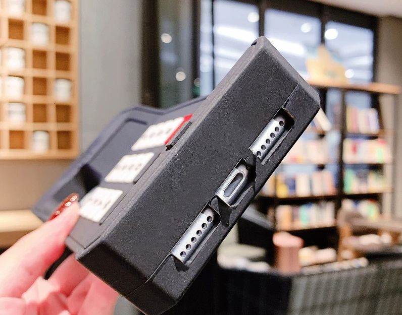 AKO VAS PUCA NOSTALGIJA Maska za iPhone koja glumi stari mobitel s antenom