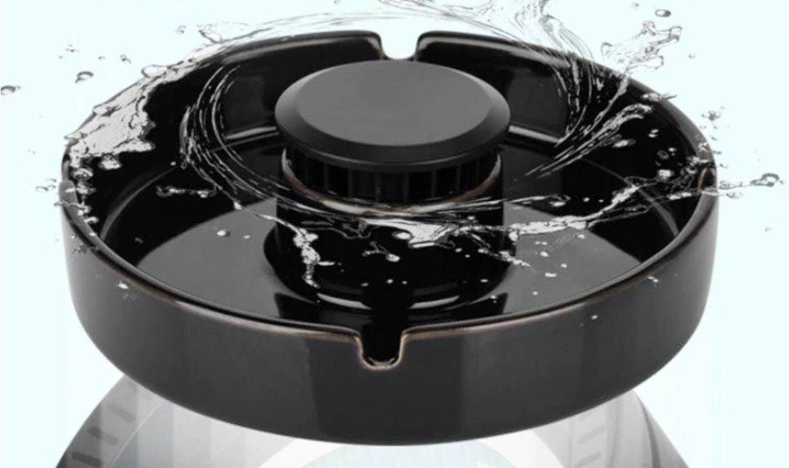 IDEALNA JE ZA AUTOMOBILE Višenamjenska pepeljara s USB priključkom