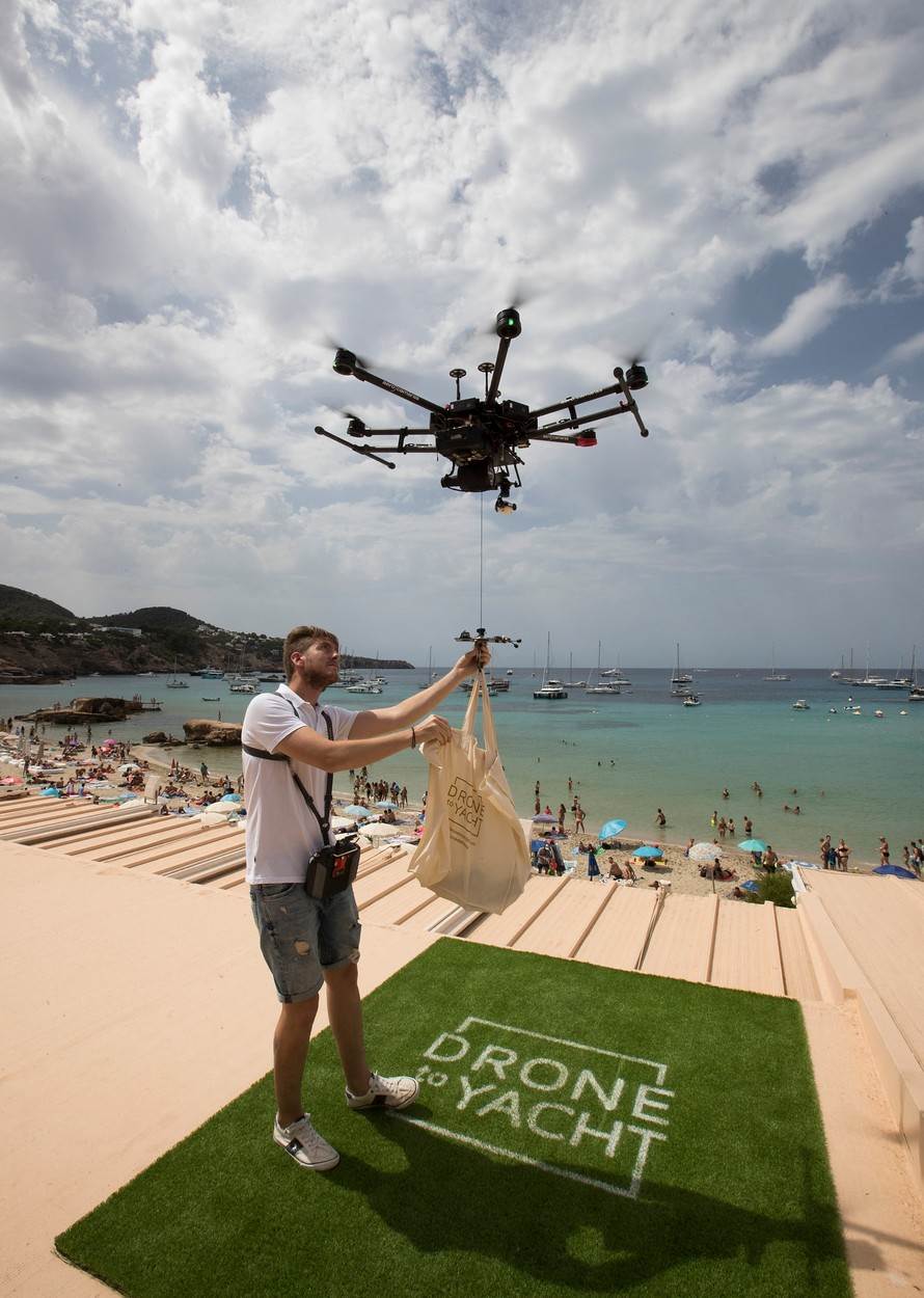 Drone to Yacht (3)