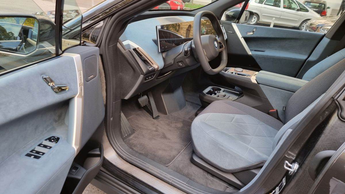 BMW iX (16)