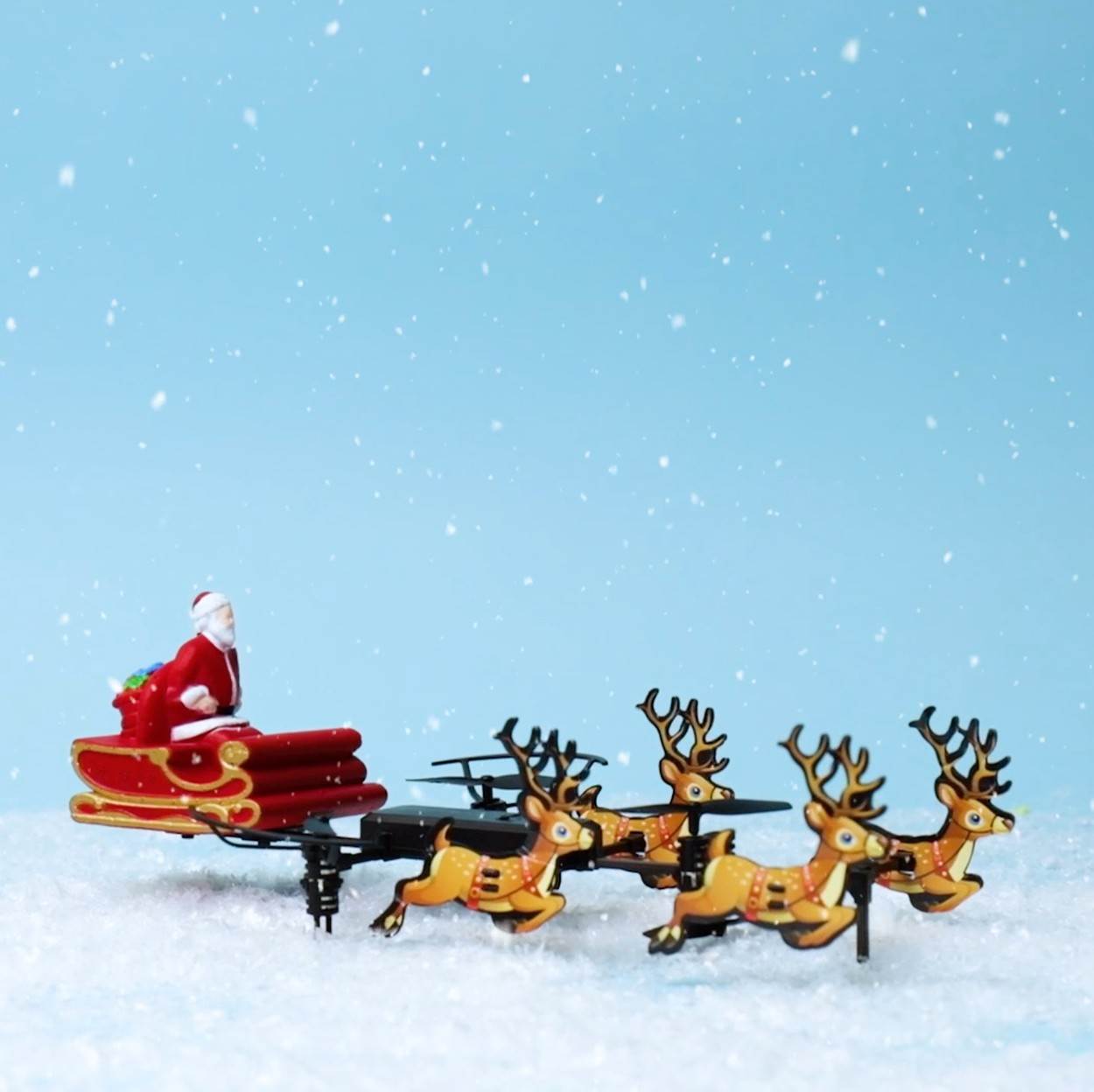 Dron Djed Mraz Djed Božičnjak (4).jpg