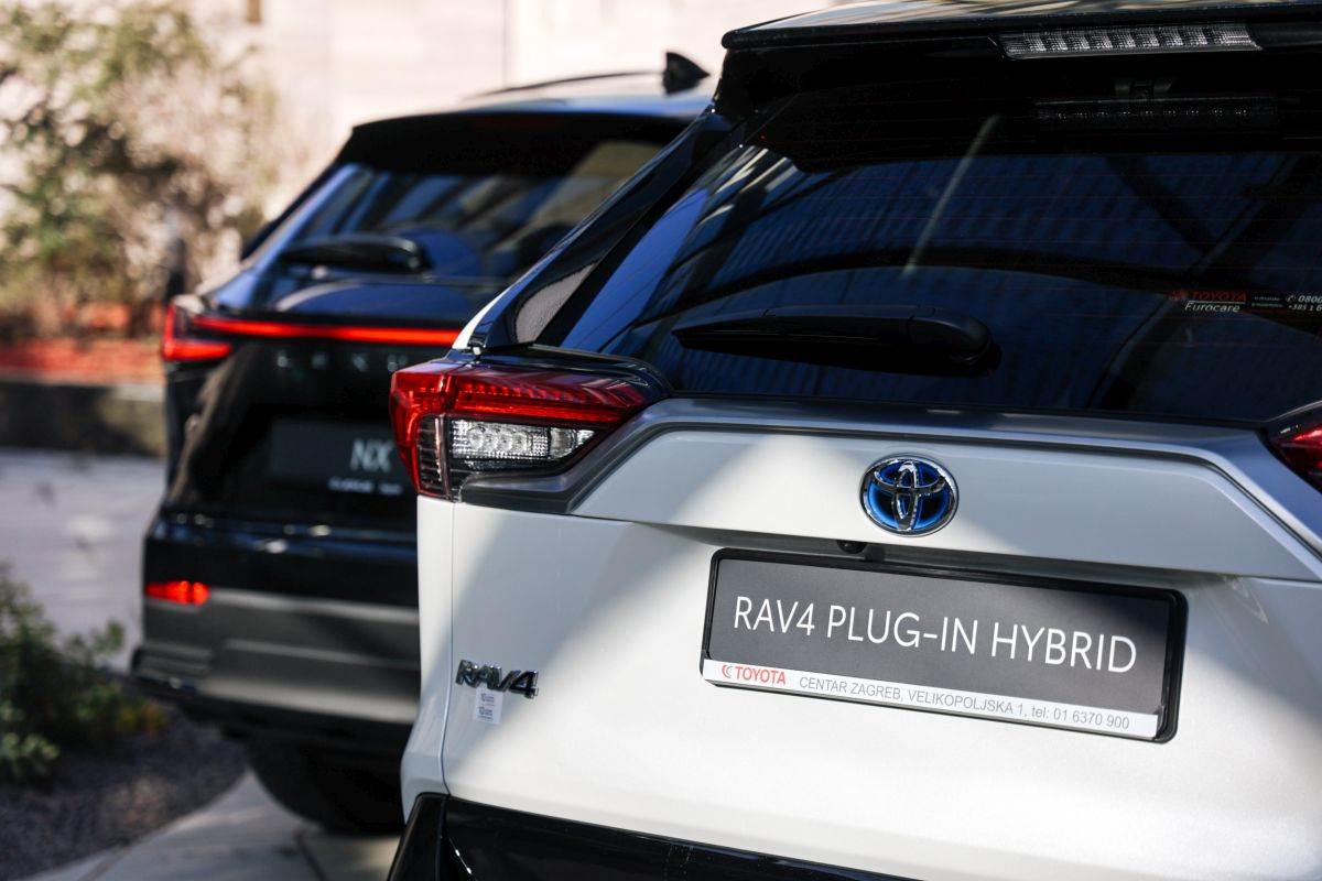 Toyota RAV4 Plug-in Hybrid (14).jpg