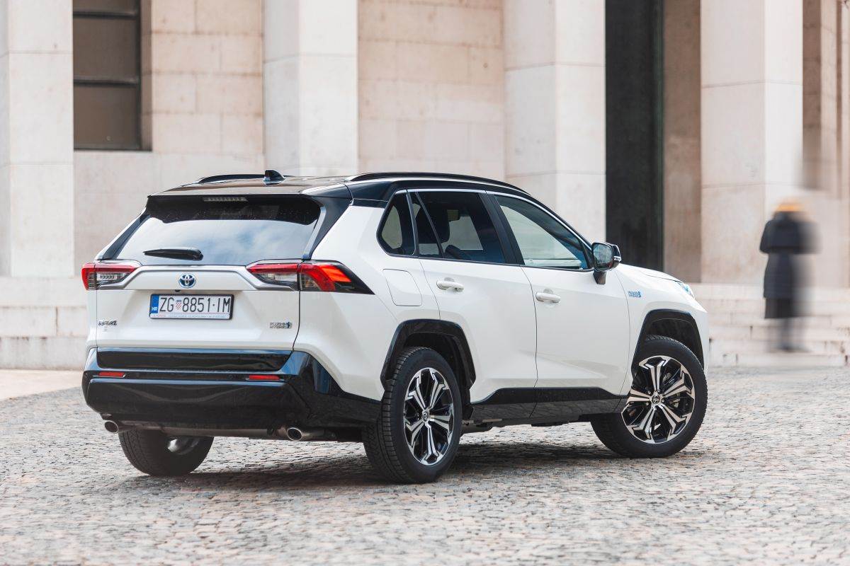 Toyota RAV4 Plug-in Hybrid (8).jpg