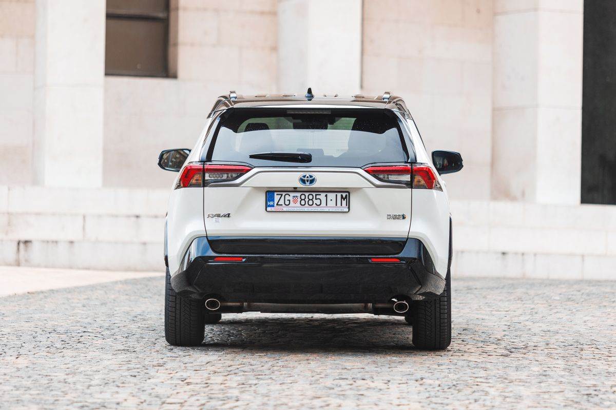 Toyota RAV4 Plug-in Hybrid (9).jpg