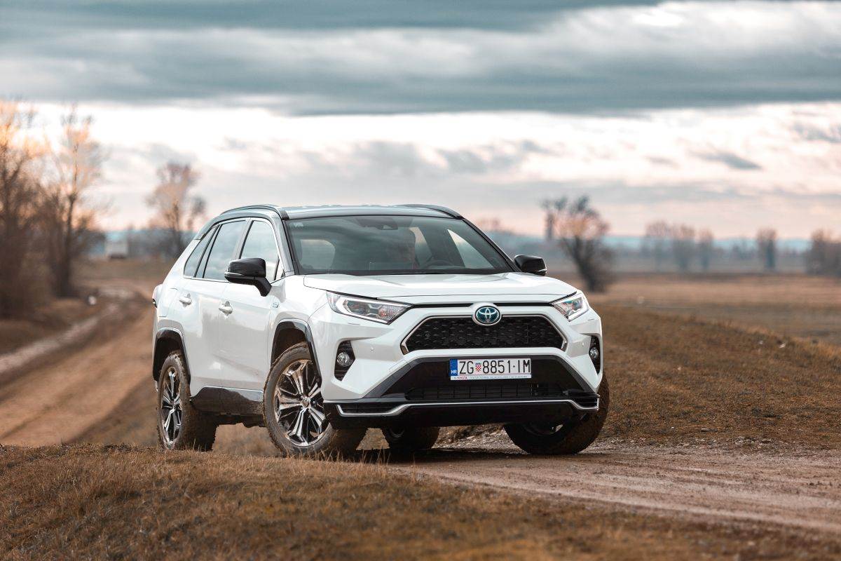 Toyota RAV4 Plug-in Hybrid (12).jpg