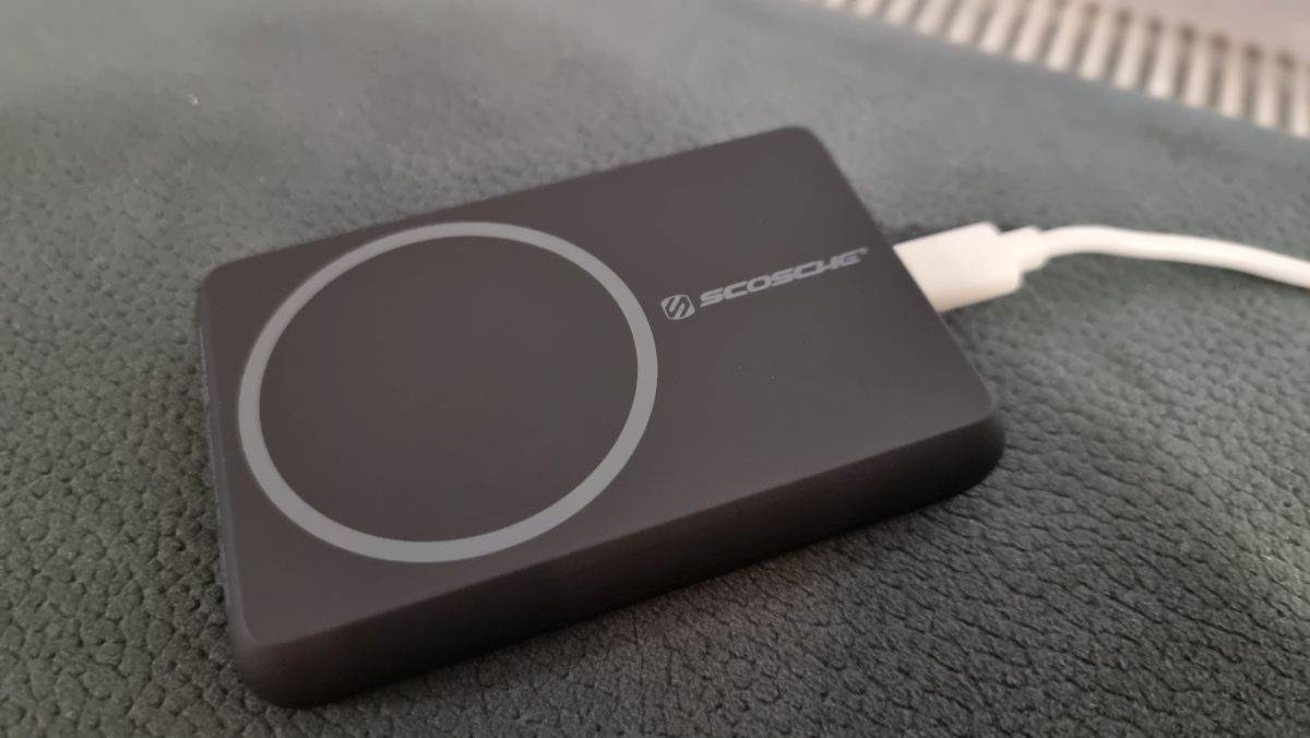 Scosche Magnetic Wireless Power Bank (3).jpg