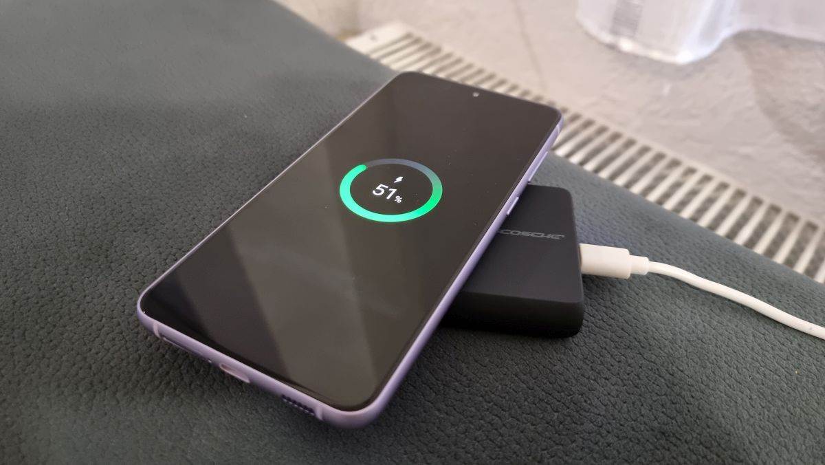 Scosche Magnetic Wireless Power Bank (4).jpg