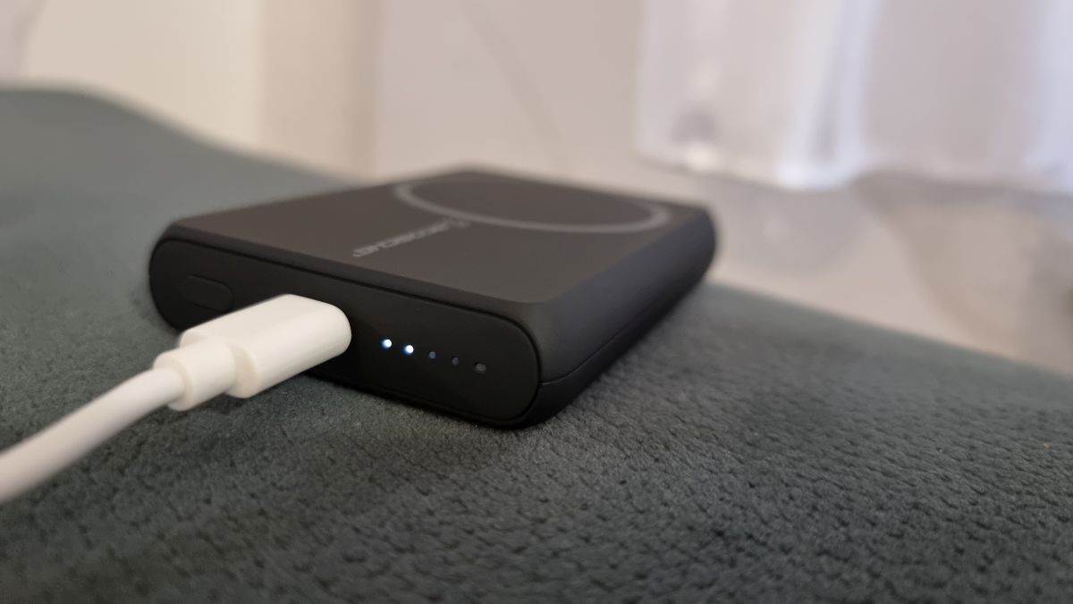 Scosche Magnetic Wireless Power Bank (6).jpg