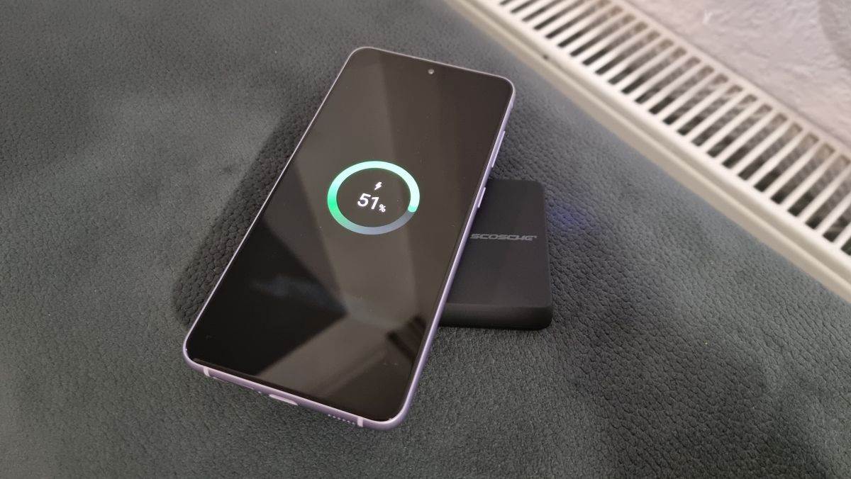 Scosche Magnetic Wireless Power Bank (7).jpg