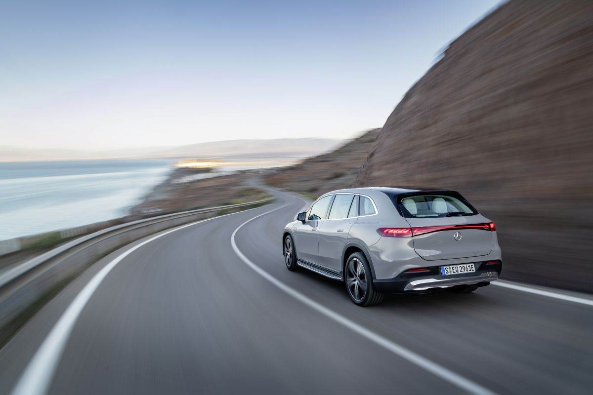 Mercedes EQS SUV (9).jpg