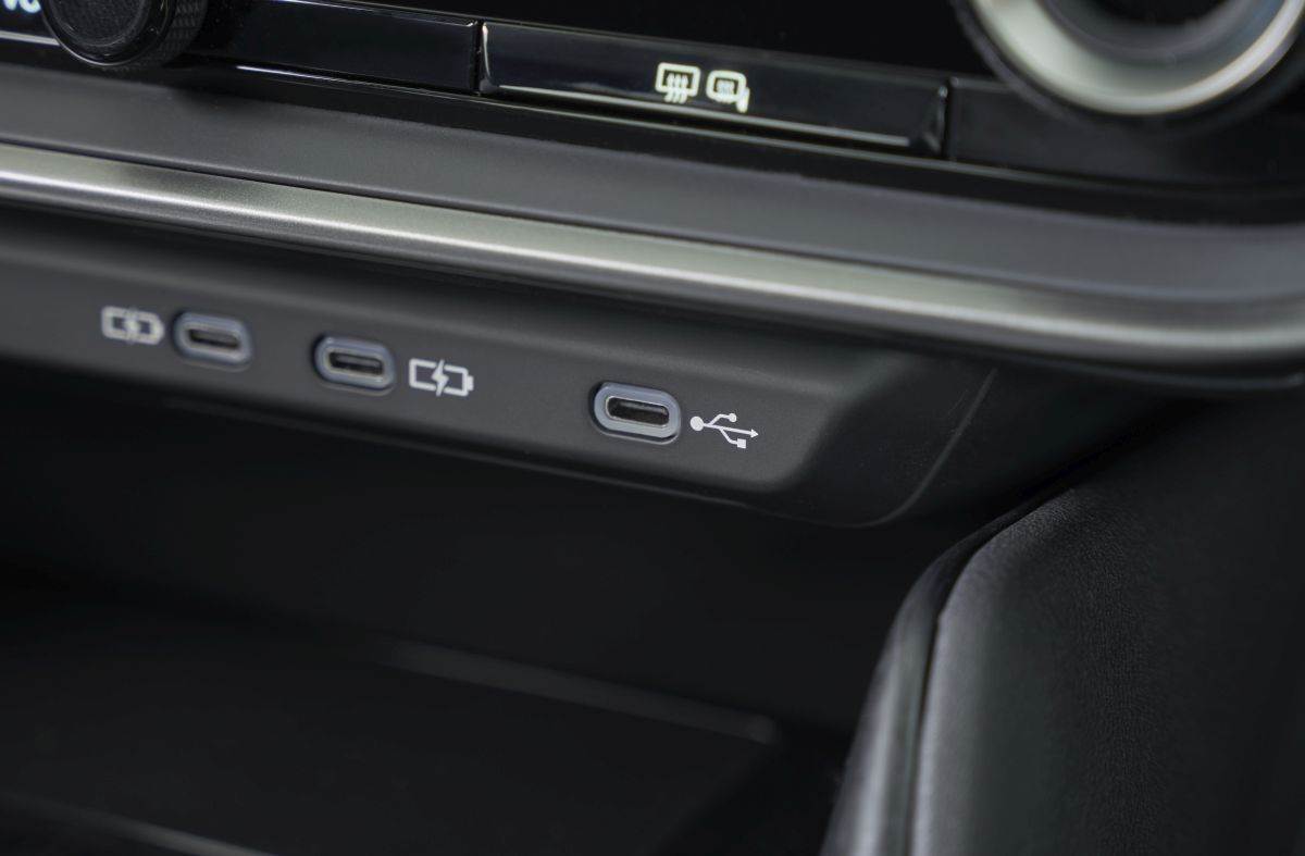 Lexus RZ 450h (2).jpg